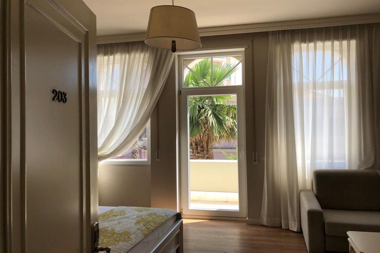 Amfiteatri Boutique Hotel Дуррес Экстерьер фото